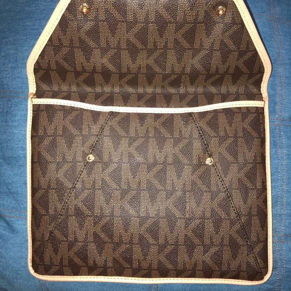 Michael Kors clutch - Picture 3 of 4